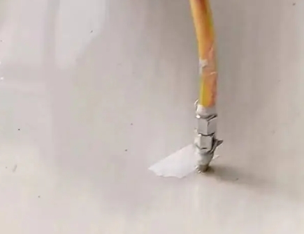 振兴瓷砖空鼓维修公司专业解答在瓷砖铺贴过程中，如果使用的砂料过粗（如全部使用了粗砂），可能会导致以下问题
