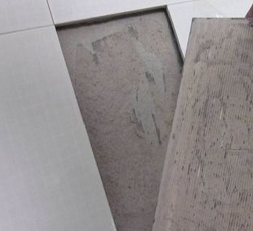 振兴瓷砖空鼓维修公司分享瓷砖铺贴时如果打浆（即涂抹在瓷砖背面和基层上的砂浆或瓷砖胶）过少，会带来以下问题